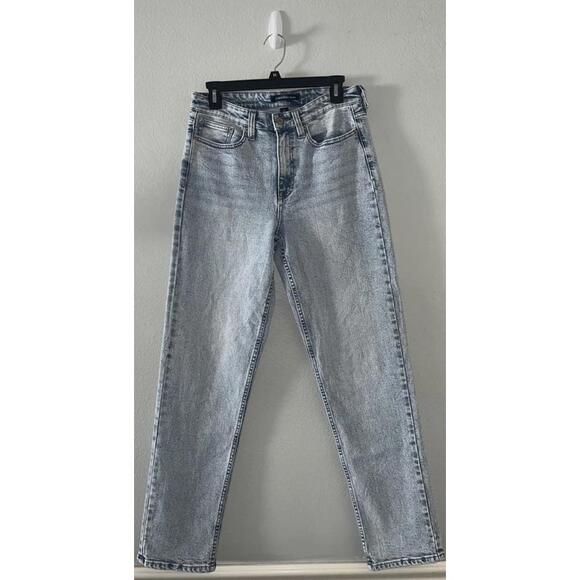 Calvin Klein Women’s SZ 28 High Rise Rise Straight Light Wash Jeans - Picture 1 of 9